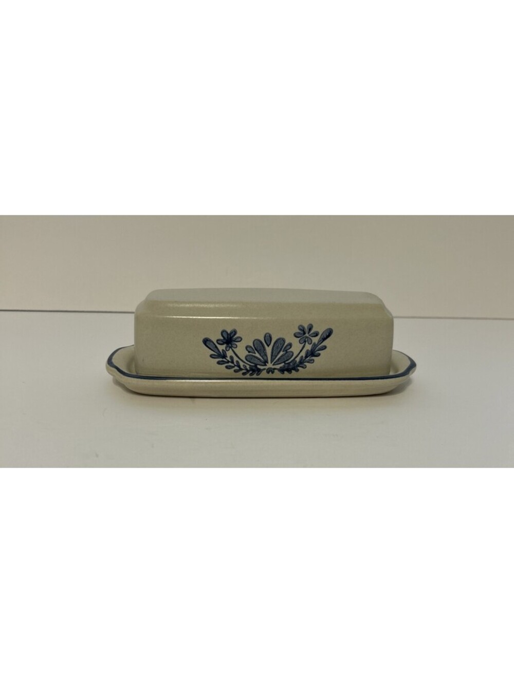 Vintage Pfaltzgraff Yorktowne covered Butter Dish #28, Stoneware 1/4 stick